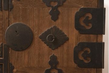 アンティーク家具　和製アンティーク　前面桐材　素朴な木肌が趣を感じさせる箪笥(和箪笥、衣装箪笥、引き出し、桐箪笥、桐たんす)(R-044052)