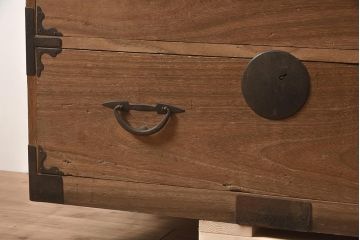 アンティーク家具　和製アンティーク　前面桐材　素朴な木肌が趣を感じさせる箪笥(和箪笥、衣装箪笥、引き出し、桐箪笥、桐たんす)(R-044052)