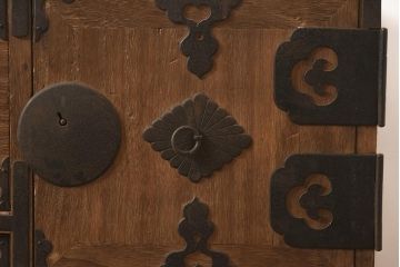 アンティーク家具　和製アンティーク　前面桐材　素朴な木肌が趣を感じさせる重ね箪笥(和箪笥、衣装箪笥、引き出し、桐箪笥、桐たんす)(R-044053)