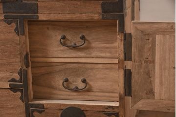 アンティーク家具　和製アンティーク　前面桐材　素朴な木肌が趣を感じさせる重ね箪笥(和箪笥、衣装箪笥、引き出し、桐箪笥、桐たんす)(R-044053)