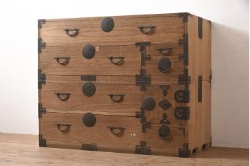 アンティーク家具　和製アンティーク　前面桐材　素朴な木肌が趣を感じさせる重ね箪笥(和箪笥、衣装箪笥、引き出し、桐箪笥、桐たんす)(R-044053)
