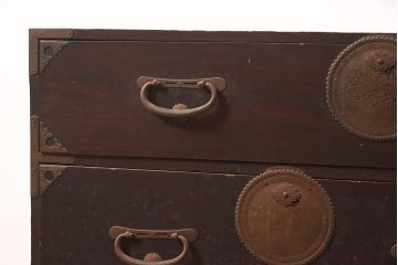 アンティーク家具　明治大正期　前面ケヤキ材　凝った丸金具が上品な印象の仙台箪笥ローボード(野郎箪笥、時代箪笥、衣装箪笥、テレビ台)(R-044057)
