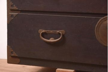 アンティーク家具　明治大正期　前面ケヤキ材　凝った丸金具が上品な印象の仙台箪笥ローボード(野郎箪笥、時代箪笥、衣装箪笥、テレビ台)(R-044058)