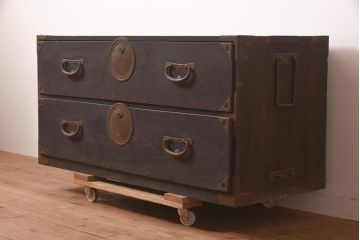アンティーク家具　明治大正期　前面ケヤキ材　凝った丸金具が上品な印象の仙台箪笥ローボード(野郎箪笥、時代箪笥、衣装箪笥、テレビ台)(R-044058)