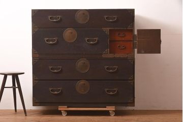 アンティーク家具　明治大正期　前面ケヤキ材　凝った丸金具が上品な印象の仙台箪笥(重ね箪笥、野郎箪笥、時代箪笥、衣装箪笥)(R-044059)