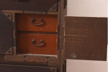 アンティーク家具　明治大正期　前面ケヤキ材　凝った丸金具が上品な印象の仙台箪笥(重ね箪笥、野郎箪笥、時代箪笥、衣装箪笥)(R-044059)