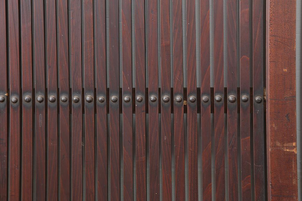 アンティーク建具　明治大正期　経年による味わいが魅力的な格子帯戸2枚セット(板戸、建具、引き戸)(R-044063)