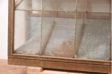 アンティーク家具　昭和中期　ナラ材　味のある風合いが魅力のレトロなガラスケース(ショーケース、陳列棚、マス目)(R-044067)