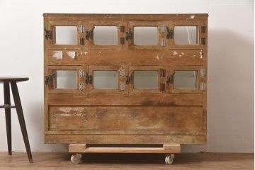 アンティーク家具　昭和中期　ナラ材　味のある風合いが魅力のレトロなガラスケース(ショーケース、陳列棚、マス目)(R-044067)