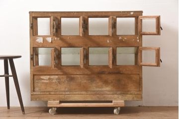 アンティーク家具　昭和中期　ナラ材　味のある風合いが魅力のレトロなガラスケース(ショーケース、陳列棚、マス目)(R-044067)