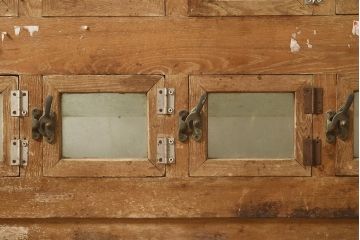 アンティーク家具　昭和中期　ナラ材　味のある風合いが魅力のレトロなガラスケース(ショーケース、陳列棚、マス目)(R-044067)