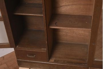 レトロ家具　使い込まれた風合いが味わい深いブックケース(本箱、収納棚、キャビネット)(R-044069)
