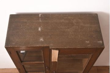 レトロ家具　使い込まれた風合いが味わい深いブックケース(本箱、収納棚、キャビネット)(R-044069)