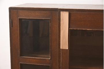 レトロ家具　使い込まれた風合いが味わい深いブックケース(本箱、収納棚、キャビネット)(R-044069)