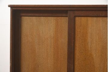 レトロ家具　昭和中期　シンプルなデザインの木製キャビネット(収納棚、戸棚、下駄箱)(R-044070)