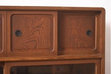 ビンテージ家具　昭和中期　三方ケヤキ材　上品な雰囲気醸し出す茶箪笥(茶棚、飾り棚、戸棚、キャビネット)(R-044072)