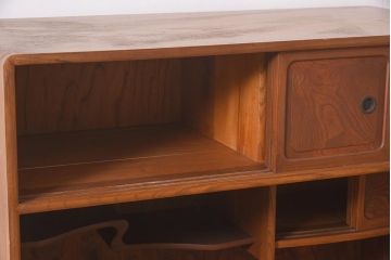 ビンテージ家具　昭和中期　三方ケヤキ材　上品な雰囲気醸し出す茶箪笥(茶棚、飾り棚、戸棚、キャビネット)(R-044072)