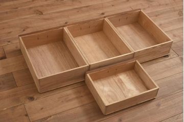 ビンテージ家具　昭和中期　三方ケヤキ材　上品な雰囲気醸し出す茶箪笥(茶棚、飾り棚、戸棚、キャビネット)(R-044072)