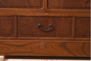 ビンテージ家具　昭和中期　三方ケヤキ材　上品な雰囲気醸し出す茶箪笥(茶棚、飾り棚、戸棚、キャビネット)(R-044072)