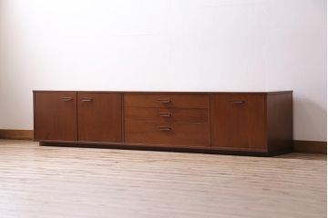 ヴィンテージ家具　北欧ビンテージ　チーク材　リメイク　木のぬくもり感じるローボード(収納棚、テレビボード、テレビ台)(R-044076)