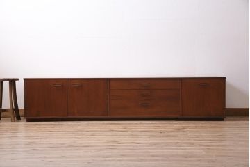 ヴィンテージ家具　北欧ビンテージ　チーク材　リメイク　木のぬくもり感じるローボード(収納棚、テレビボード、テレビ台)(R-044076)