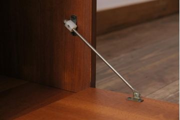 ヴィンテージ家具　北欧ビンテージ　チーク材　リメイク　木のぬくもり感じるローボード(収納棚、テレビボード、テレビ台)(R-044076)