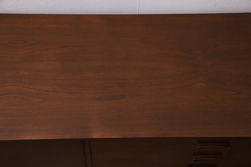 ヴィンテージ家具　北欧ビンテージ　チーク材　リメイク　木のぬくもり感じるローボード(収納棚、テレビボード、テレビ台)(R-044076)