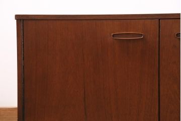 ヴィンテージ家具　北欧ビンテージ　チーク材　リメイク　木のぬくもり感じるローボード(収納棚、テレビボード、テレビ台)(R-044076)