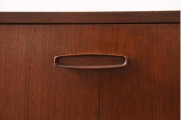 ヴィンテージ家具　北欧ビンテージ　チーク材　リメイク　木のぬくもり感じるローボード(収納棚、テレビボード、テレビ台)(R-044076)