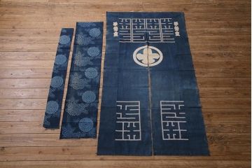 大正〜昭和初期　藍染め木綿　暖簾　型染め古布など3点セット(R-044105)