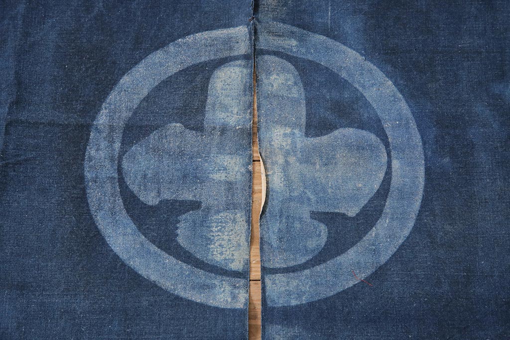 大正〜昭和初期　藍染め木綿　暖簾　型染め古布など3点セット(R-044105)