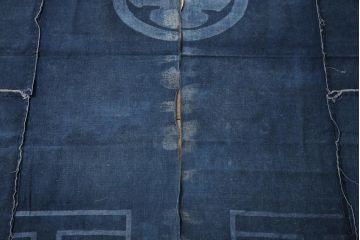 大正〜昭和初期　藍染め木綿　暖簾　型染め古布など3点セット(R-044105)