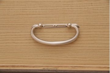 中古　伝統工芸品　長谷川進之介　衣装盆付き　牡丹図の前飾りが素敵な重ね加茂総桐箪笥(総桐たんす、和タンス、衣装箪笥、着物箪笥)(定価約120万円)(R-044122)