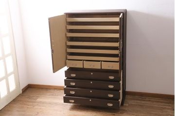 中古　伝統工芸品　長谷川進之介　衣装盆付き　牡丹図の前飾りが素敵な重ね加茂総桐箪笥(総桐たんす、和タンス、衣装箪笥、着物箪笥)(定価約120万円)(R-044122)