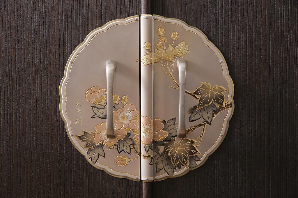 中古　伝統工芸品　長谷川進之介　衣装盆付き　牡丹図の前飾りが素敵な重ね加茂総桐箪笥(総桐たんす、和タンス、衣装箪笥、着物箪笥)(定価約120万円)(R-044122)