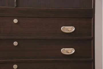 中古　伝統工芸品　長谷川進之介　衣装盆付き　牡丹図の前飾りが素敵な重ね加茂総桐箪笥(総桐たんす、和タンス、衣装箪笥、着物箪笥)(定価約120万円)(R-044122)