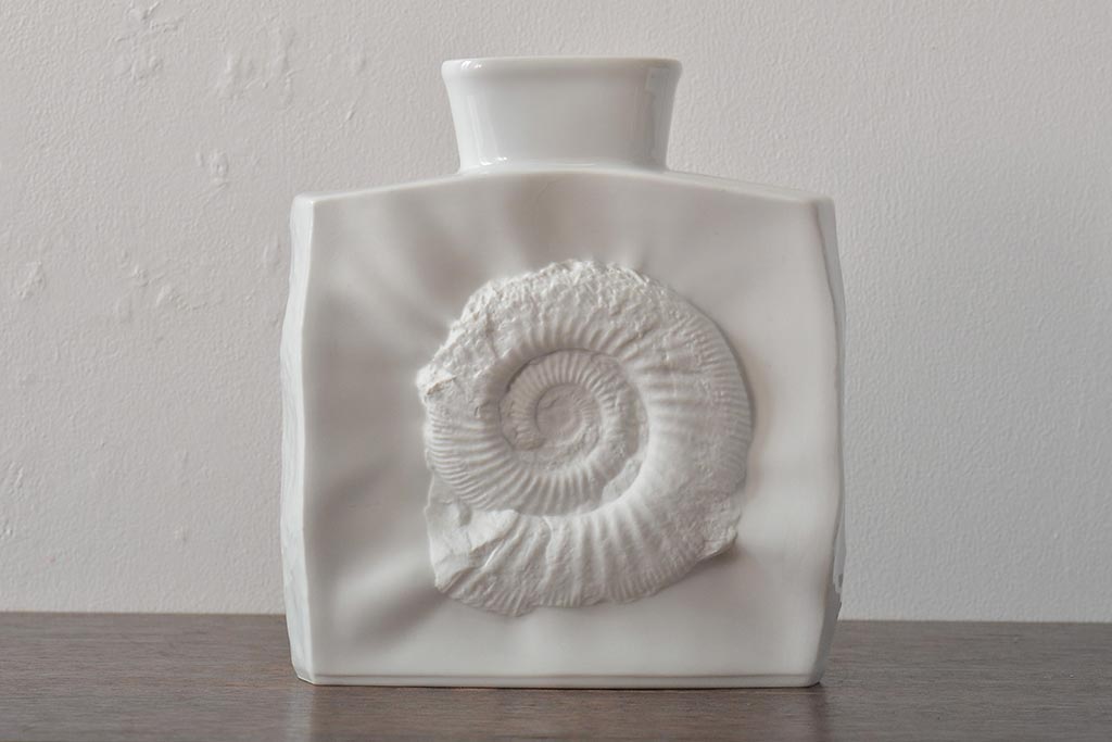 ヴィンテージ雑貨　ドイツ　TIRSCHENREUTH(ティルシェンロイト)　化石模様　アンモナイト　フラワーベース(花瓶、花器、ビンテージ)(R-044130)