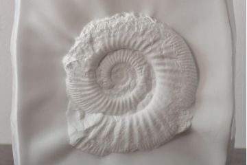 ヴィンテージ雑貨　ドイツ　TIRSCHENREUTH(ティルシェンロイト)　化石模様　アンモナイト　フラワーベース(花瓶、花器、ビンテージ)(R-044130)