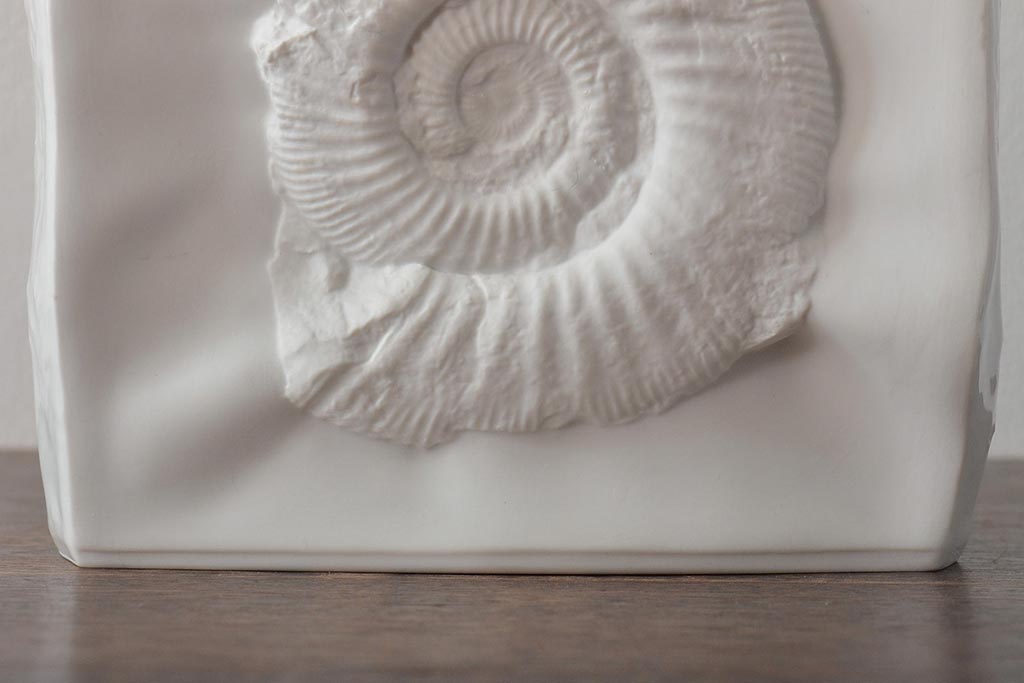 ヴィンテージ雑貨　ドイツ　TIRSCHENREUTH(ティルシェンロイト)　化石模様　アンモナイト　フラワーベース(花瓶、花器、ビンテージ)(R-044130)