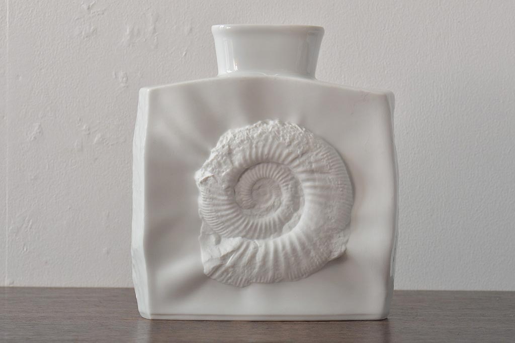 ヴィンテージ雑貨　ドイツ　TIRSCHENREUTH(ティルシェンロイト)　化石模様　アンモナイト　フラワーベース(花瓶、花器、ビンテージ)(R-044130)