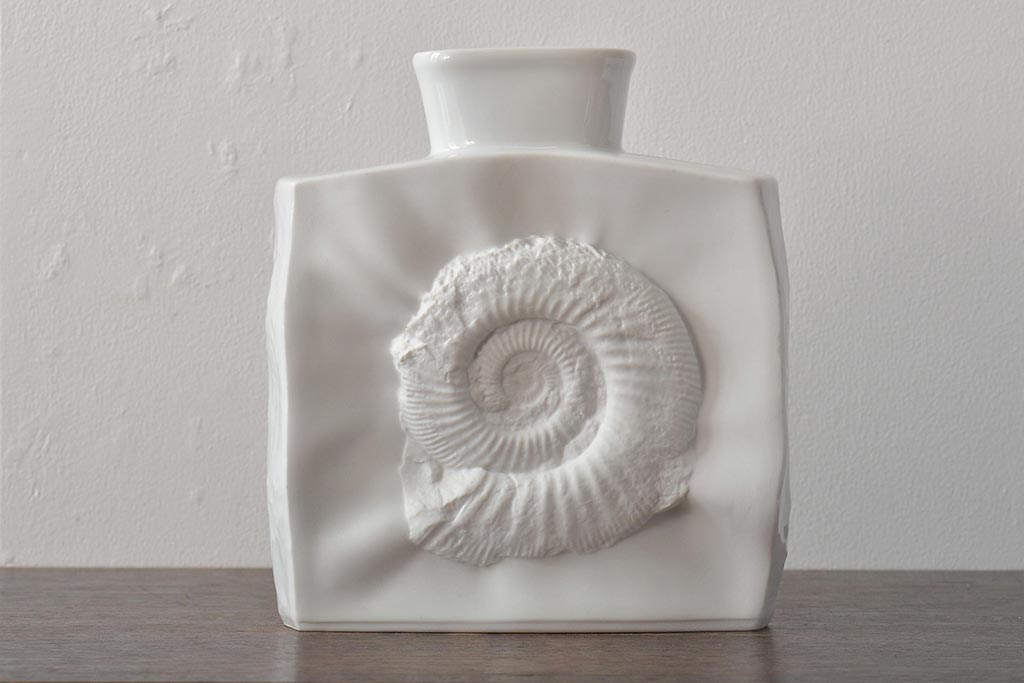 ヴィンテージ雑貨　ドイツ　TIRSCHENREUTH(ティルシェンロイト)　化石模様　アンモナイト　フラワーベース(花瓶、花器、ビンテージ)(R-044130)