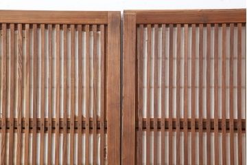 アンティーク建具　裏障子付き　すっきりとした佇まいの格子戸2枚セット(帯ガラス戸、引き戸)(R-044136)