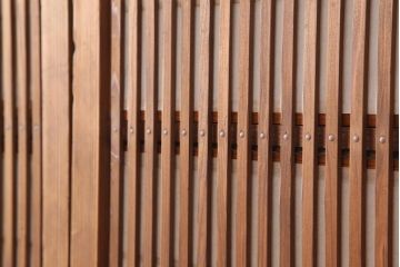 アンティーク建具　裏障子付き　すっきりとした佇まいの格子戸2枚セット(帯ガラス戸、引き戸)(R-044136)