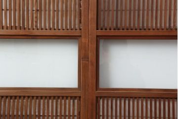 アンティーク建具　裏障子付き　すっきりとした佇まいの格子戸2枚セット(帯ガラス戸、引き戸)(R-044136)