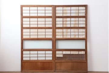 アンティーク建具　裏障子付き　すっきりとした佇まいの格子戸2枚セット(帯ガラス戸、引き戸)(R-044136)