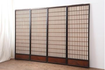アンティーク建具　和製アンティーク　腰板ケヤキ　漆塗り　上手物　和の風情漂う格子入り障子戸4枚セット(建具、引き戸)(R-044142)