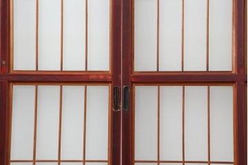 アンティーク建具　大正昭和初期　大正ロマン　赤褐色の木肌が美しいガラス戸4枚セット(引き戸、建具)(R-044146)