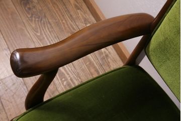 中古　オールドカリモク(karimoku)　和洋折衷のお部屋にも合うレトロな回転椅子(デスクチェア、アームチェア、イス)(R-044156)
