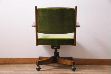 中古　オールドカリモク(karimoku)　和洋折衷のお部屋にも合うレトロな回転椅子(デスクチェア、アームチェア、イス)(R-044156)