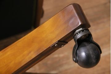 中古　オールドカリモク(karimoku)　和洋折衷のお部屋にも合うレトロな回転椅子(デスクチェア、アームチェア、イス)(R-044156)